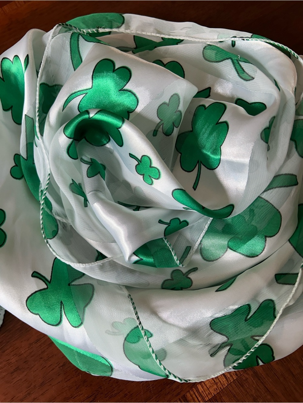 White & Green Shamrock Print Scarf 11“ x 58“ Korean